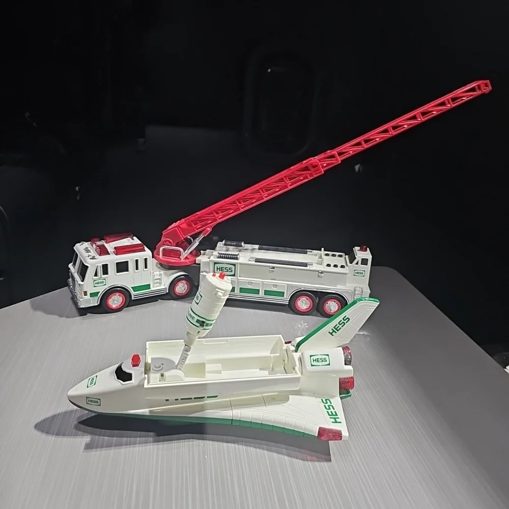 Vintage Y2K 2000 Hess Fire Truck & 1999 Space Shuttle‎ Good PreOwned Condition